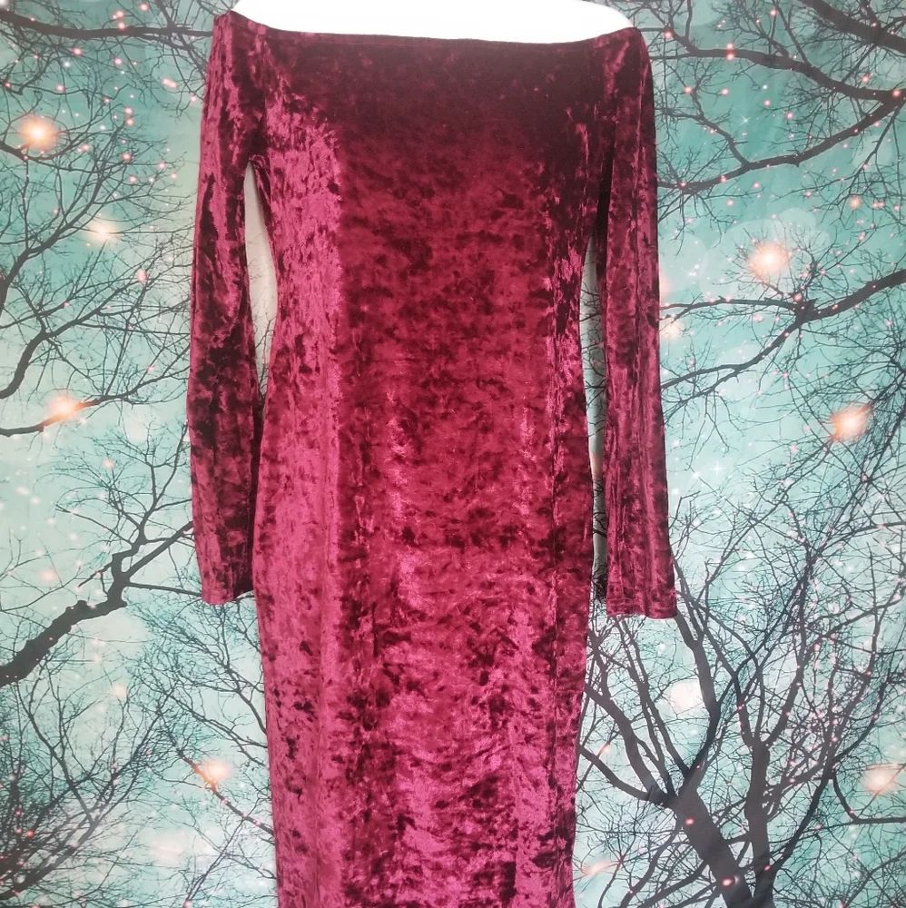 Off Shoulder Velvety Dress - Picture 6 of 6